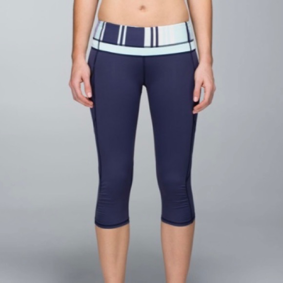 Blue Lululemon Run A Marathon Crop II, 8 - Picture 1 of 15